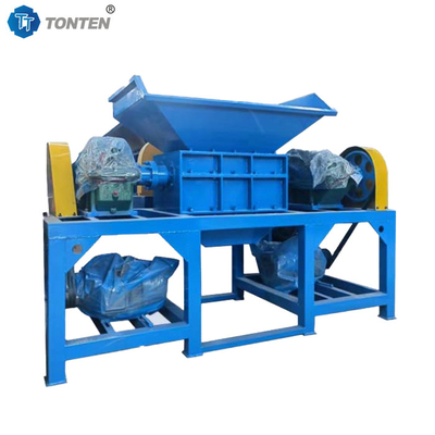Rifiuti di pneumatici, abbigliamento, spazzatura, spazzatura di plastica, spazzatura a doppio albero
