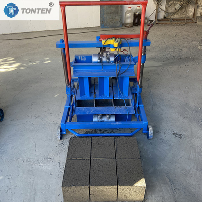Interlocking Earth Brick Block Making Machine La macchina per fare i mattoni in Ghana