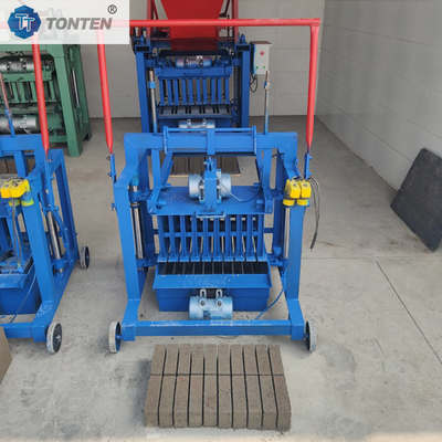 Interlocking Earth Brick Block Making Machine La macchina per fare i mattoni in Ghana